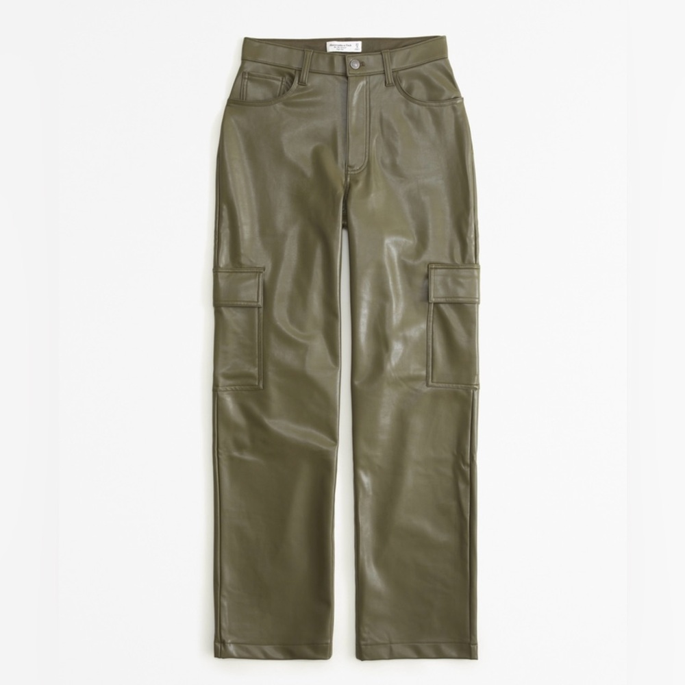 NWOT Abercrombie & Fitch Curve Love 30/10 Vegan Leather Cargo 90s Relaxed Pant